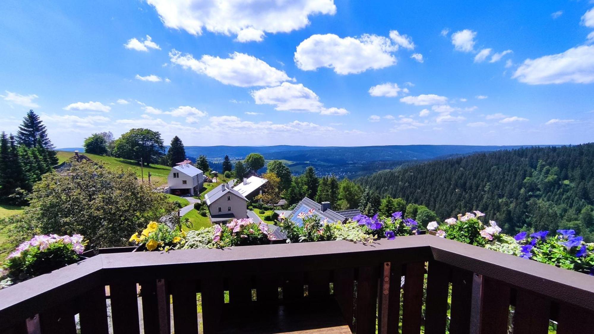 Berggasthaus & Pension Schoene Aussicht Klingenthal Exteriér fotografie